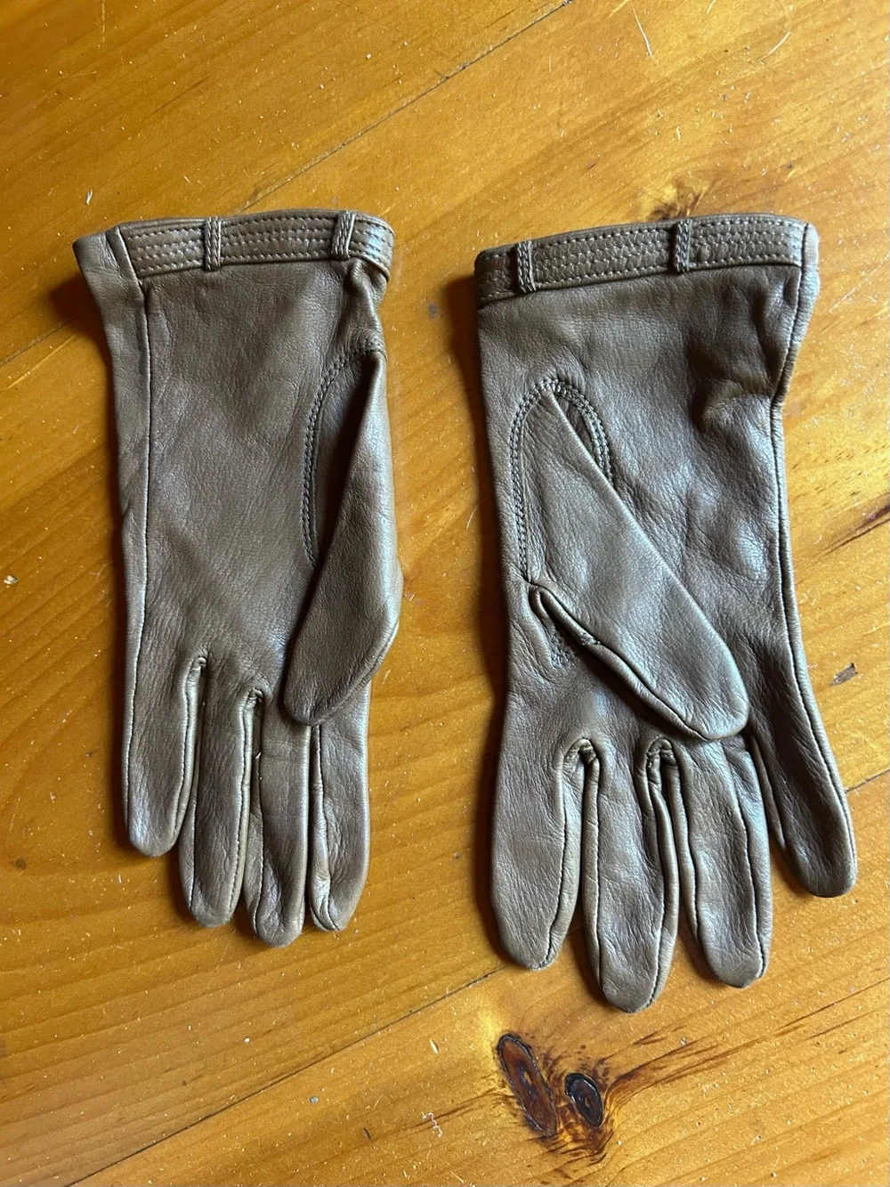 Vintage Women's Deerskin Leather Gloves in Brown